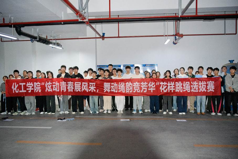 图片包含 路, 建筑, 大, 男人 AI 生成的内容可能不正确。